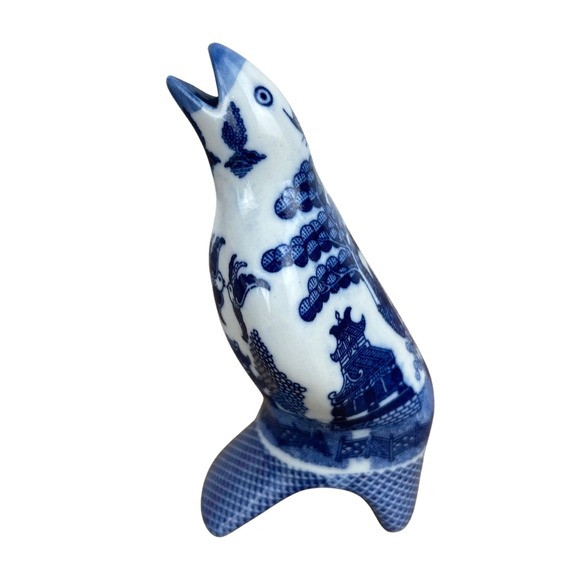 VTG Blue Willow Transferware Pie Bird Funnel Porcelain Kitchenalia Collectible - Picture 1 of 8